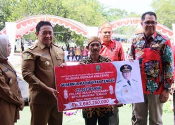 Gubernur Kalteng Berikan Santunan Kecelakaan Bagi Pelaku Usaha Perikanan Kalteng