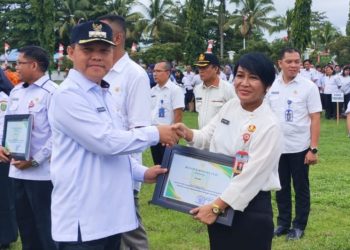 Dinas PUPR Barsel Terima Penghargaan dari Pemkab