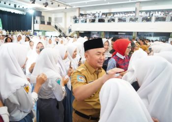 Gubernur Bersama Wagub dan Ketua TP-PKK Kalteng Bersilaturahmi dengan Siswa SMA/SMK/MA Sederajat Kelas XII Kota Sampit