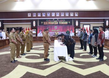 Gubernur Sugianto Sabran Pimpin Kick Off Penandatanganan Kontrak PBJ TA 2024