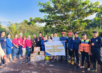 Bank Kalteng Cabang Buntok Serahkan 150 Paket Sembako Untuk Warga Terdampak Banjir