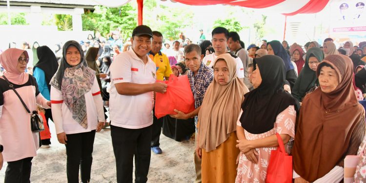 Wagub Edy Pratowo Buka Pasar Penyeimbang untuk Warga Kota Palangka Raya
