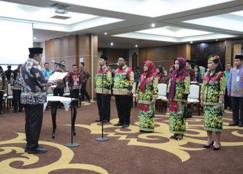 Wagub Edy Pratowo Lantik Anggota Komisi Informasi Kalteng