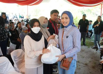 Ketua TP-PKK Ivo Sugianto Sabran Salurkan 2.000 Paket Sembako Untuk Mahasiswa Perantauan di Kota Palangka Raya