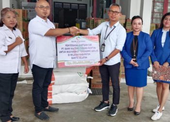 Bank Kalteng Cabang Buntok dan Dinsos Barsel Serahkan 1.000 Paket Sembako