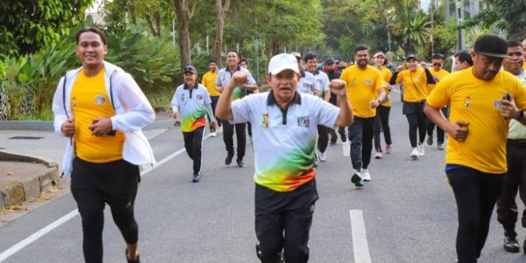 Ribuan Massa Banjiri Road To PON XXI, Pj Gubsu Mengikuti Fun Run dan Senam Bersama