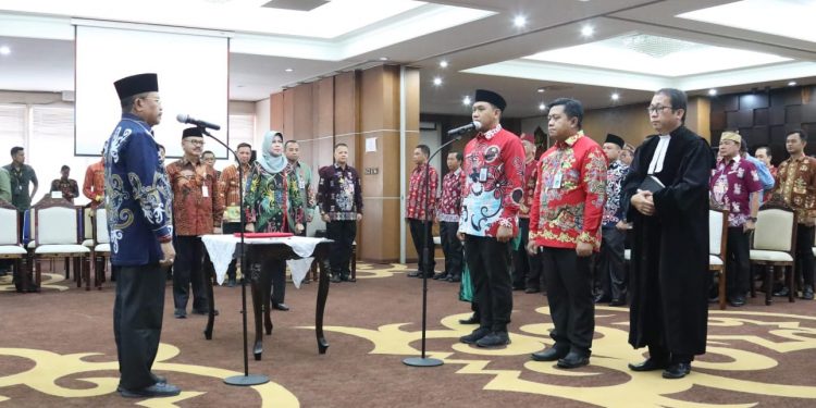Sekda Nuryakin Lantik Pimpinan Tinggi Pratama, Pejabat Administrator, dan Pejabat Pengawas Pemprov Kalteng