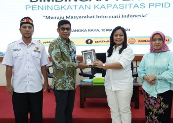 Mewakili Sekda Prov. Kalteng, Kadiskominfosantik Buka Bimtek Peningkatan Kapasitas PPID Kalteng