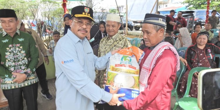 Masyarakat Antusias, Sekda Nuryakin Buka Pasar Murah di Kabupaten Murung Raya