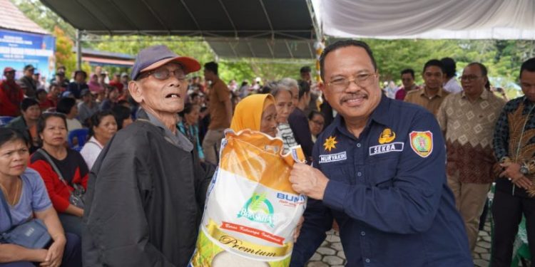 Hari ketiga “Kalteng Berbagi Berkah”, Sekda H. Nuryakin Buka Pasar Murah di Barito Utara