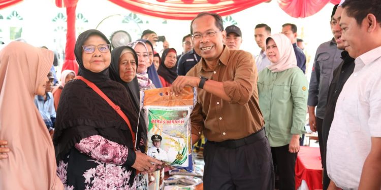 Pemprov Kalteng Lanjut Gelar Pasar Murah Berbagi Berkah di Tiga Kelurahan Kecamatan Arut Selatan, Kotawaringin Barat