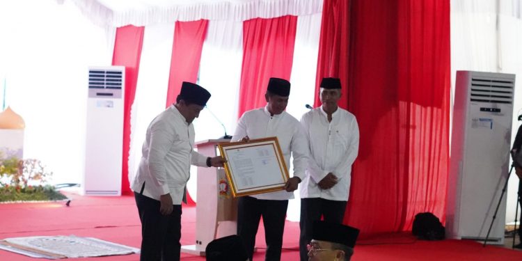 Wagub Serahkan Simbolis Surat Keterangan Tanah Kepada Pangdam XII/Tpr