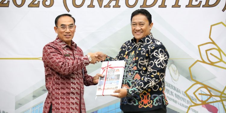 Wagub Edy Pratowo Serahkan LKPD TA. 2023 kepada Perwakilan BPK RI Provinsi Kalteng