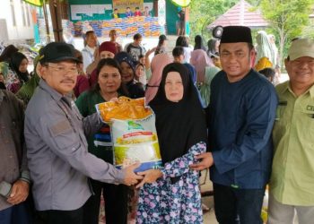 Sekda Nuryakin Salurkan 2000 Paket Beras Subsidi Tahap II di Kabupaten Mura