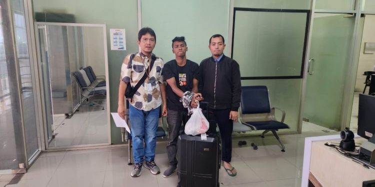 Diduga Bawa Sabu, Seorang Warga Pekanbaru Dari Kualanamu Digiring ke Poldasu