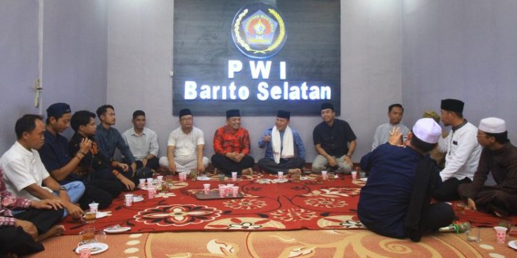 PWI Barsel Buka Puasa Bersama Pj Bupati dan Forkopimda
