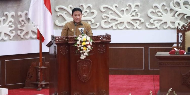 Wagub Edy Pratowo Sampaikan Pendapat Akhir/ Pidato Gubernur Terhadap Tiga Raperda Provinsi Kalteng