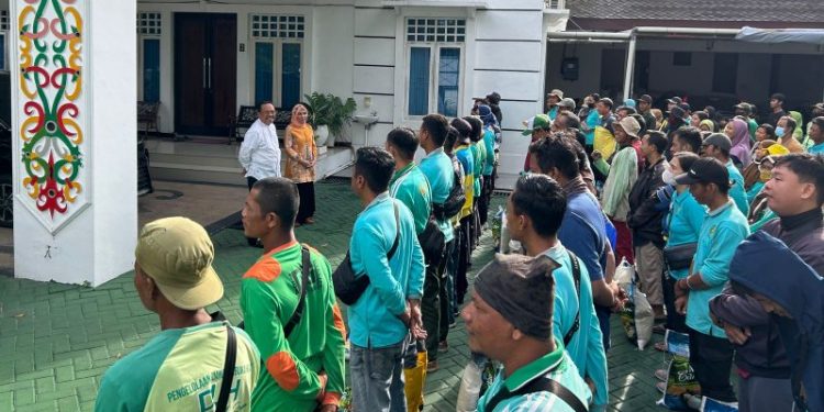 Sekda Nuryakin Berbagi Berkah Untuk Petugas Kebersihan dan Penyandang Disabilitas