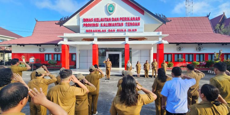 Kepala Dislutkan Pimpin Apel Besar ASN Dislutkan Prov. Kalteng