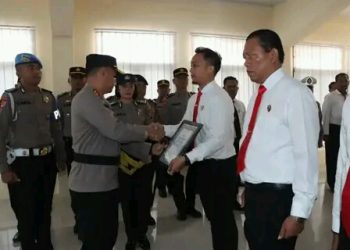 Berhasil Ungkap Kasus Curas, Dapat Penghargaan Dari Kapolres Tanah Karo