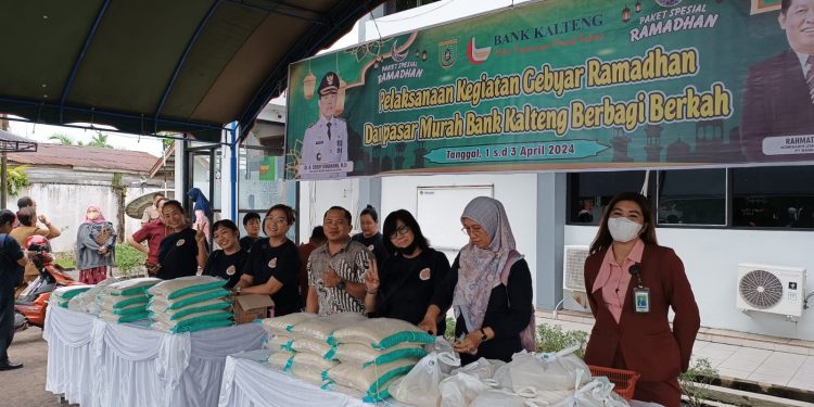 Bank Kalteng Cabang Buntok Gelar Pasar Murah Untuk Masyarakat