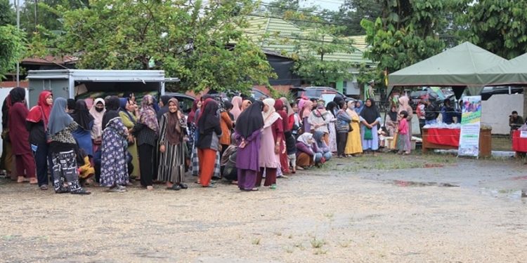 Warga Buntok Serbu Gerakan Pasar Murah Serentak Seluruh Indonesia