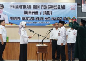 Pj Wali Kota Lantik Achmad Zaini Sebagai Penjabat (Pj) Sekdako Palangka Raya