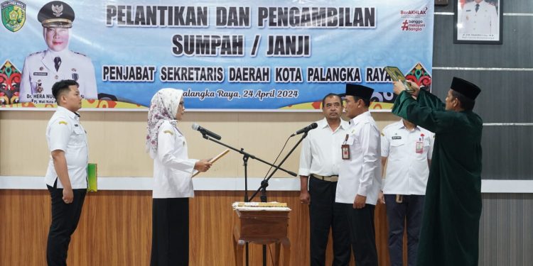 Pj Wali Kota Lantik Achmad Zaini Sebagai Penjabat (Pj) Sekdako Palangka Raya