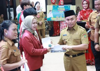 Gubernur Sugianto Sabran Launching 1.000 Rumah Guru Berkah DP 0% dan Penyaluran Tabungan Beasiswa Berkah (TABE)