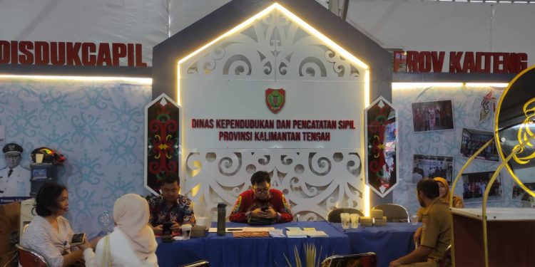 Disdukcapil Kalteng Buka Layanan Aktivasi IKD di  Kalteng Expo Tahun 2024