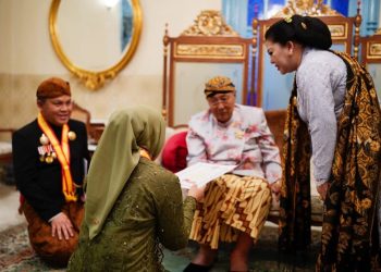 Ketua TP PKK Barsel Terima Gelar Kehormatan Dari Keraton Surakarta