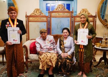 Pj Bupati Barsel Terima Gelar Kehormatan Dari Pihak Keraton Surakarta