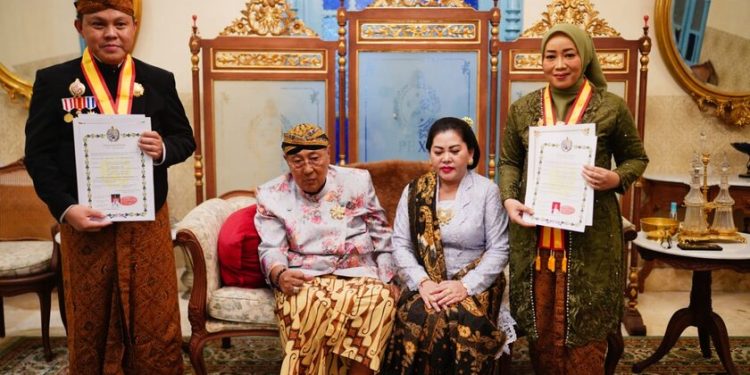 Pj Bupati Barsel Terima Gelar Kehormatan Dari Pihak Keraton Surakarta