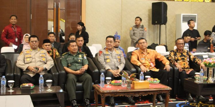 Plh. Sahli Bidang Pemerintahan, Hukum dan Politik Hadiri Wisuda Universitas Terbuka Palangka Raya