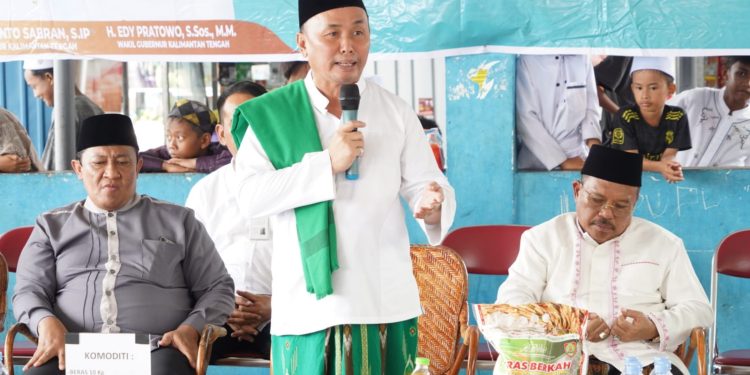 Salurkan 1000 Paket Sembako, Gubernur Kalteng Buka Pasar Murah di Pelabuhan Rambang