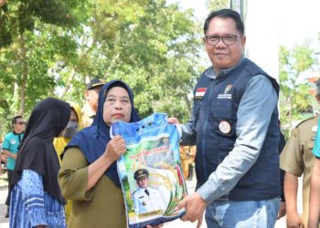 Kadislutkan Kalteng Salurkan 30 Ton Beras Murah di Kabupaten Sukamara