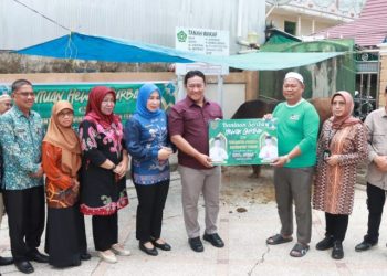 Wagub Kalteng H. Edy Pratowo Serahkan Bantuan Hewan Qurban di Kecamatan Kahayan Hilir