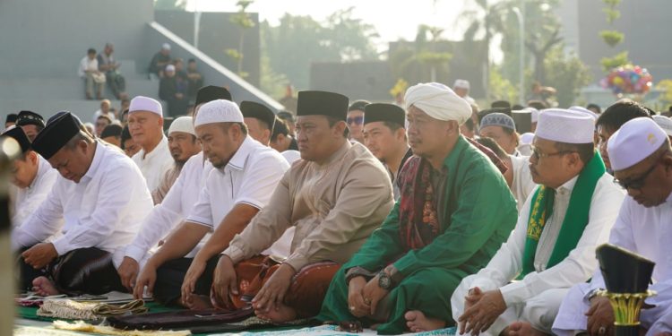 Jajaran Pemprov Kalteng Salat Iduladha di Bundaran Besar Palangka Raya