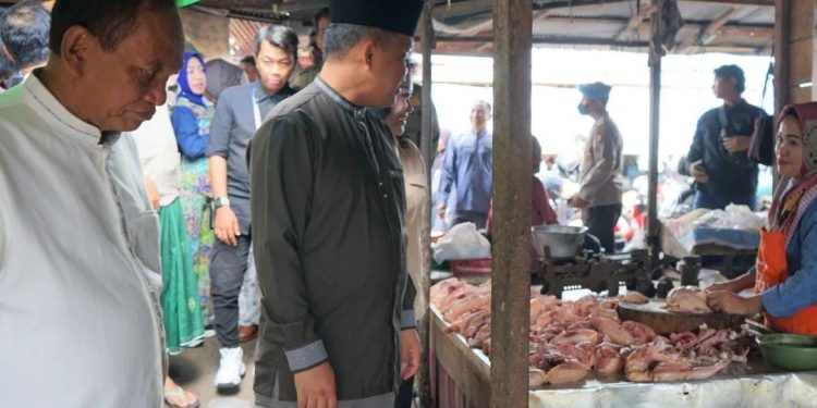 Pj Bupati Barsel Sidak ke Sejumlah Pasar