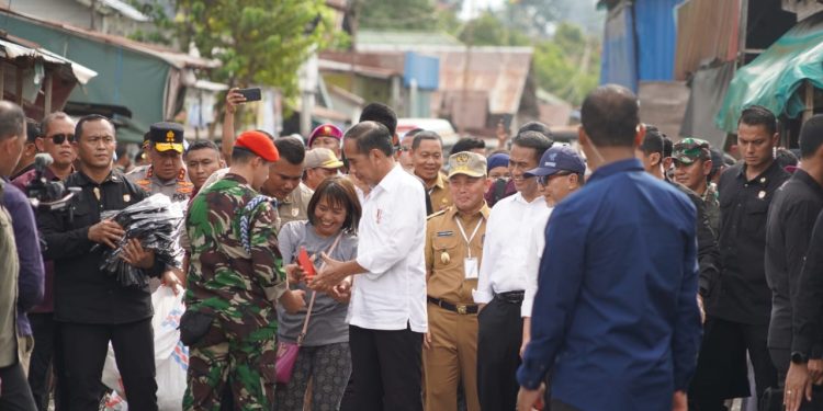 Gubernur Sugianto Sabran Dampingi Presiden Meninjau Harga di Pasar Pata Katingan