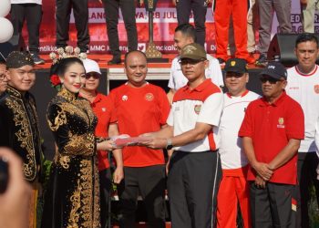 Pemprov Kalteng Bagikan 49.100 Bendera Merah Putih kepada Masyarakat