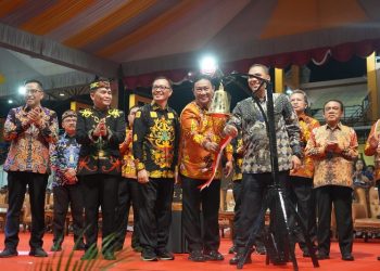 Didampingi Wagub Kalteng, Wamen Agama Buka PESPARAWI ke-17 Tingkat Prov. Kalteng Tahun 2024