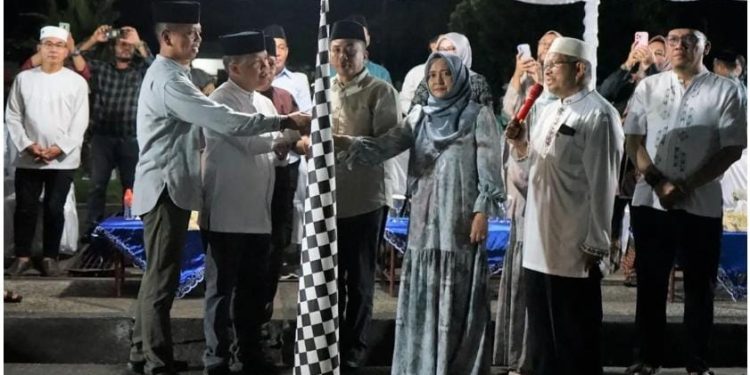 Penjabat (Pj) Bupati Barsel Lepas Peserta Pawai Takbir