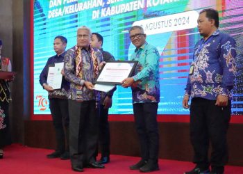 Kepala Badan Kesbangpol Prov. Kalteng Terima Penghargaan dari BNN RI
