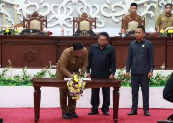 Wagub H. Edy Pratowo Tandatangani Nota Kesepakatan Dua Raperda Prov. Kalteng
