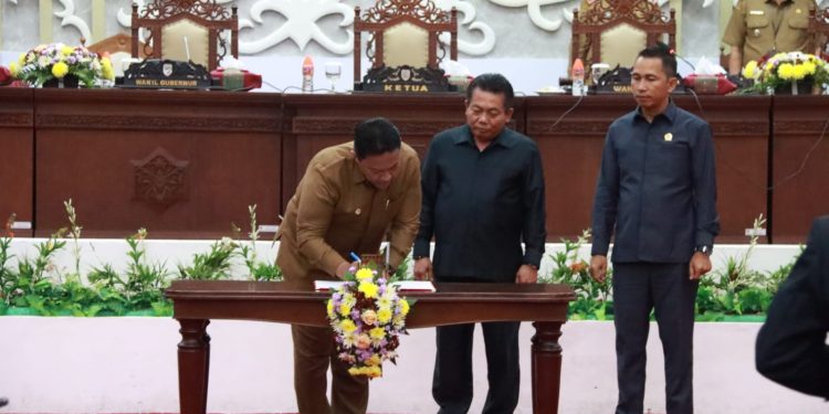 Wagub H. Edy Pratowo Tandatangani Nota Kesepakatan Dua Raperda Prov. Kalteng