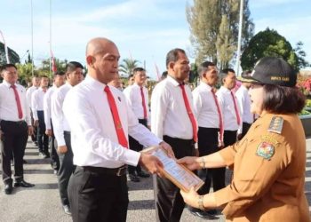 Bupati Karo Serahkan Penghargaan Kepada Polres Tanah Karo