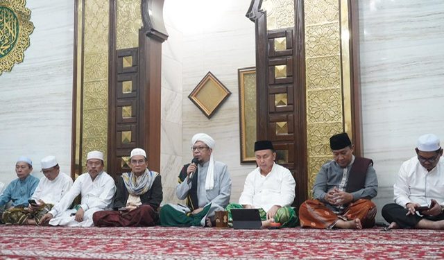 Gubernur Sugianto Sabran Bersama Pejabat Pemprov Salat Subuh Berjamaah Sekaligus Syukuran Kantor Disnakertrans Provinsi Kalteng