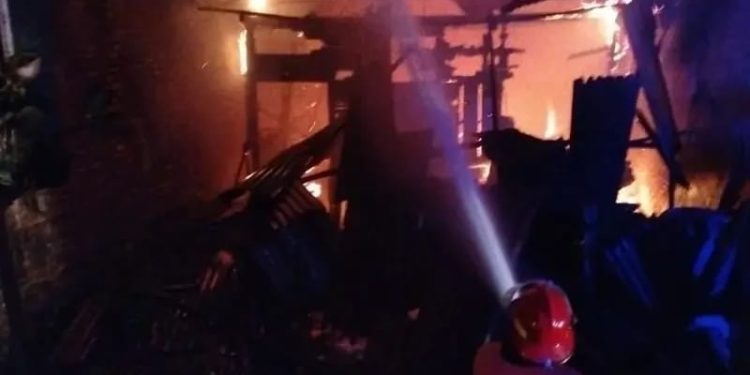 Sijago Merah Ngamuk di Kabanjahe Melahap 5 Rumah Warga