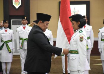 Wagub Edy Pratowo Kukuhkan 54 Anggota Paskibraka Kalteng